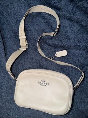 COACH JAMIE Camera  Bag w Silver Hardware & adjustable strap.